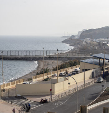 Un policía marroquí solicita asilo político en la frontera de Ceuta