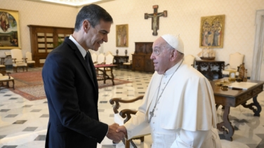 El 'idilio' del Gobierno con Francisco, el Papa que ayudó a exhumar a Franco y transformar Cuelgamuros