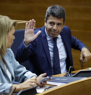 Mazón acusa a la izquierda de usar a las víctimas de la [...]