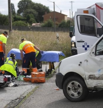 Motorista herido grave al colisionar con un camión en la A-126 en [...]