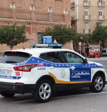 Detenidos dos sospechosos por agredir a un agente y robar en un [...]