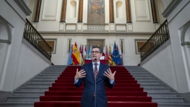 El juez Peinado pide al Supremo imputar a Bolaños por el 'caso Begoña Gómez'