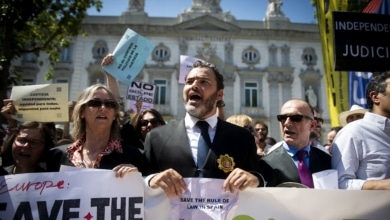 Jueces y fiscales se concentran en el Tribunal Supremo contra las 'leyes Bolaños' y en defensa de la independencia judicial